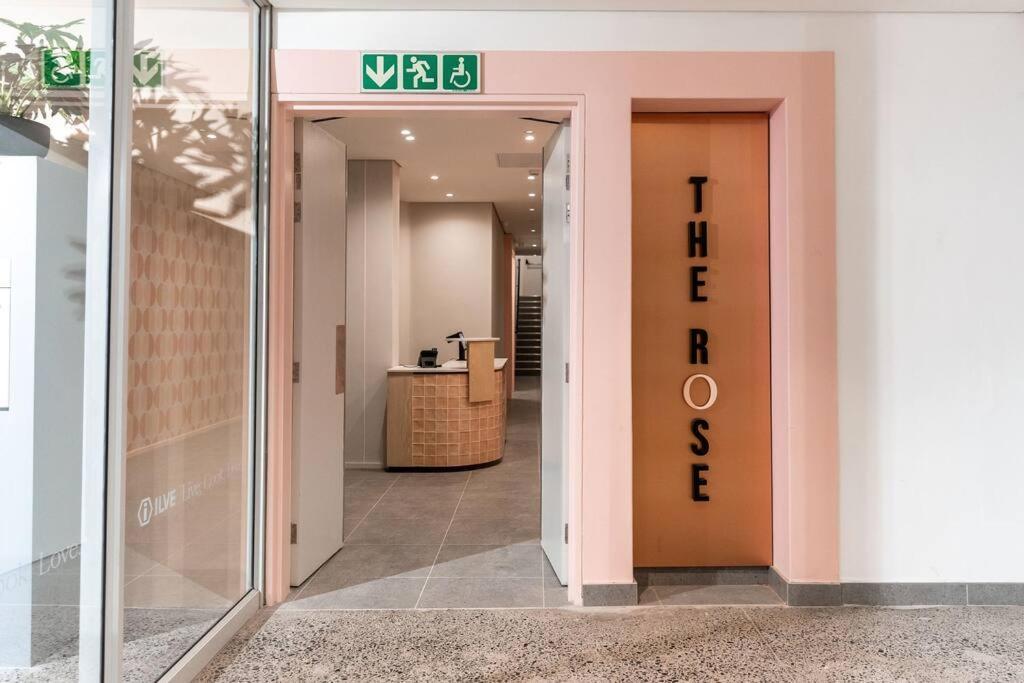 The Rose 604: Central Studio With Rooftop Pool Cape Town Bagian luar foto